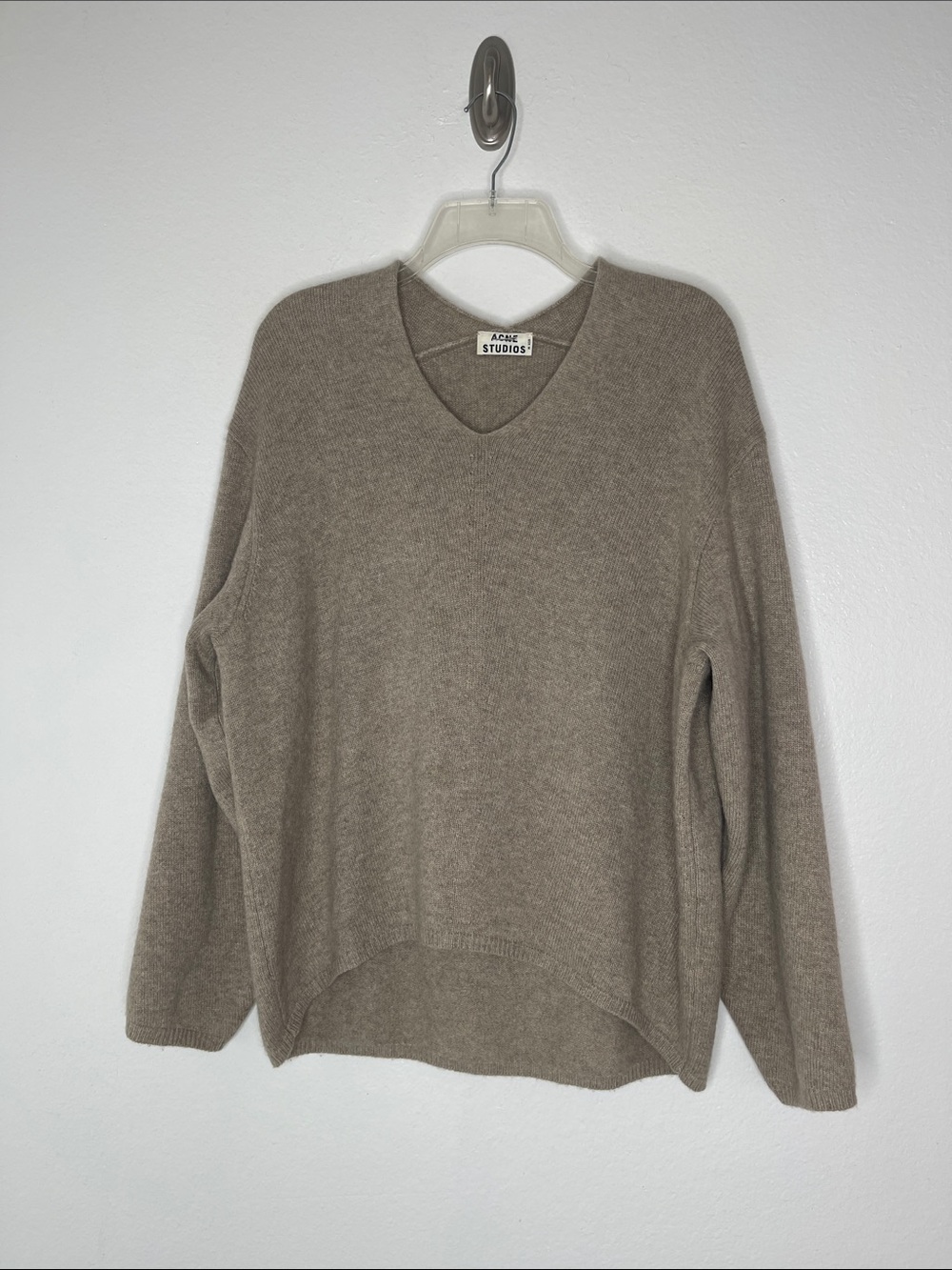 ACNE Studios 100% Cashmere V Neck Tan Oversized Sweater Size Medium